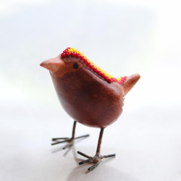 Canario mini tallado a mano con arte huichol Rojo Amarillo