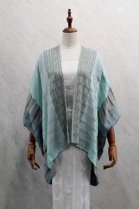 Kimono largo en telar de cintura en tonos azules y café