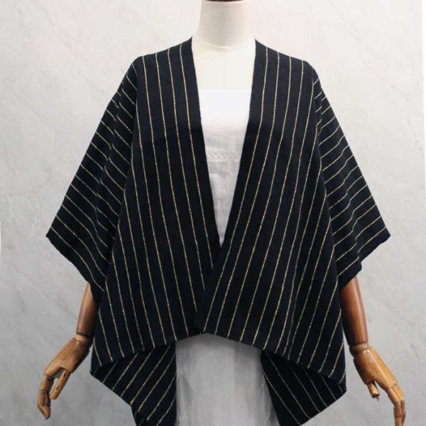 Kimono largo en telar de cintura negro con hilos dorados