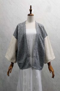 Kimono con solapa en telar gris y blanco