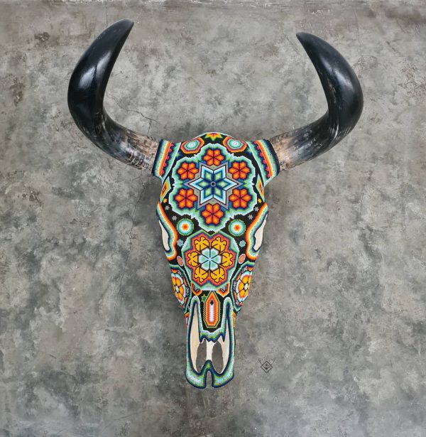 Cabeza de vaca decorada multicolor